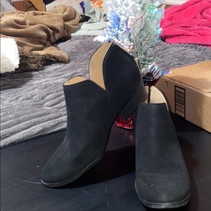 Never wear flat shoes